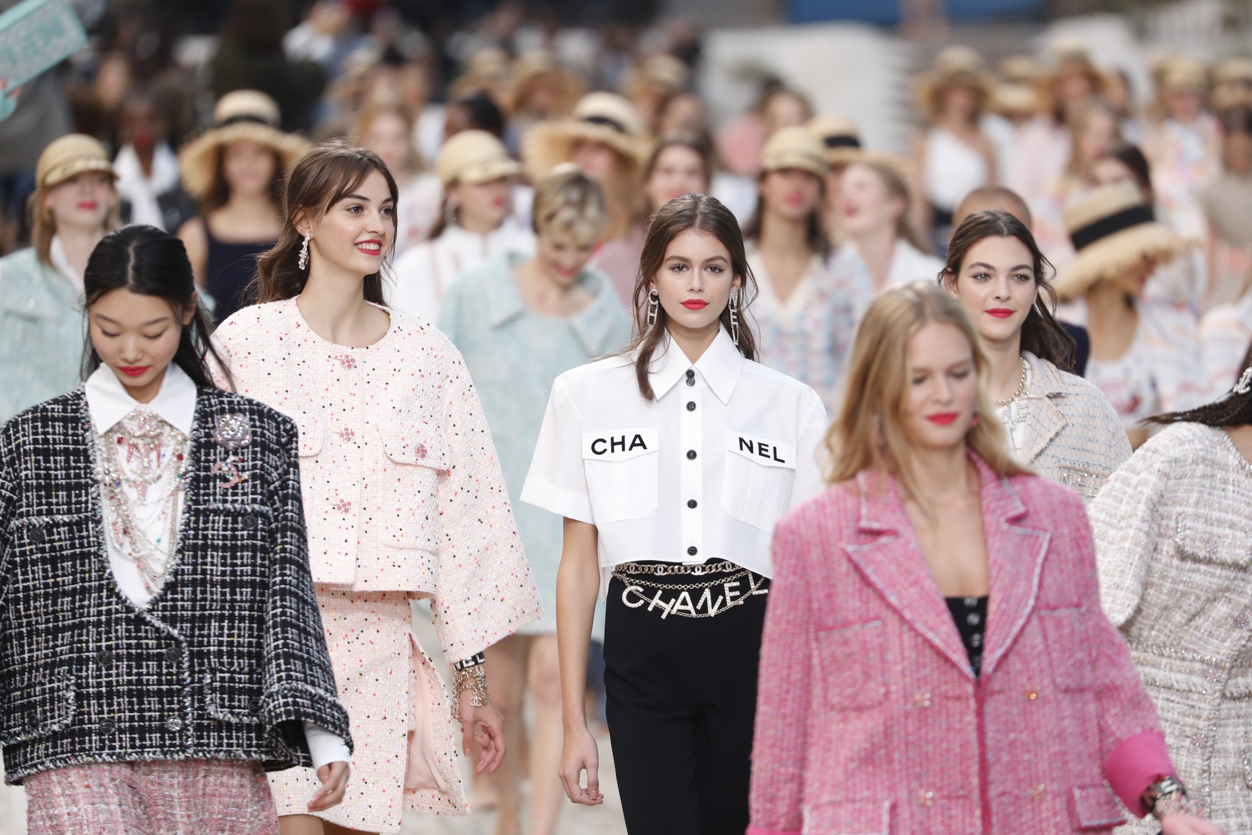 THE SHOW MUST GO ON: The Return of Paris Fashion Week - ÀLA.HAUSSE